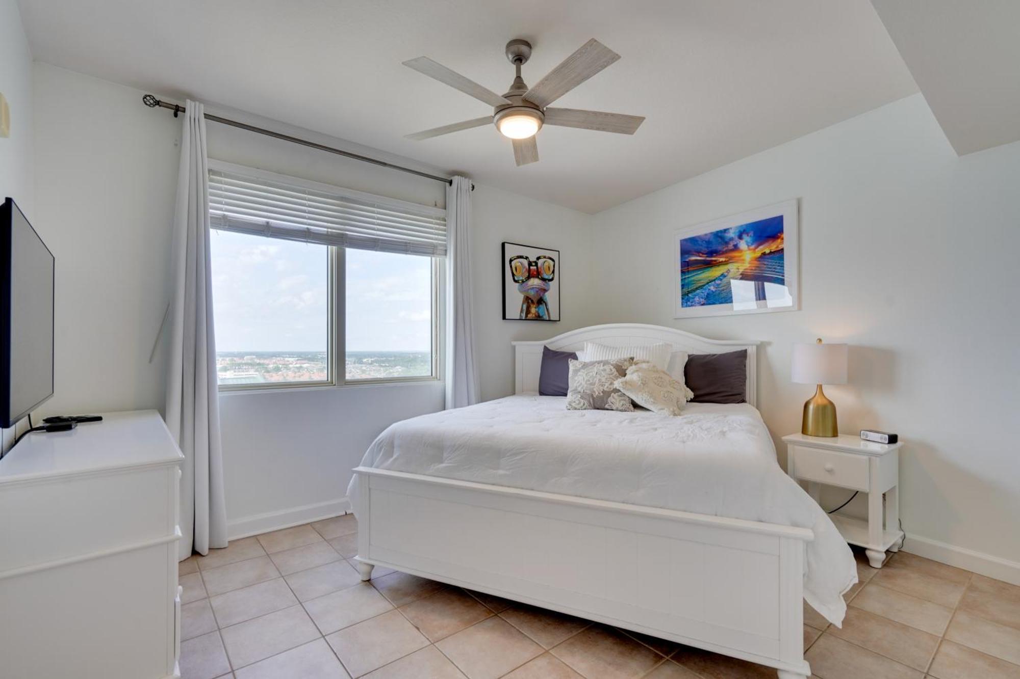 Apartment Beachfront Pcb With Ocean View, Pool Access!