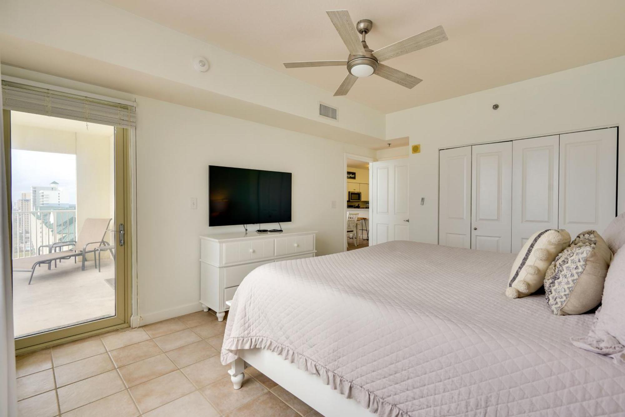 Beachfront Pcb With Ocean View, Pool Access!