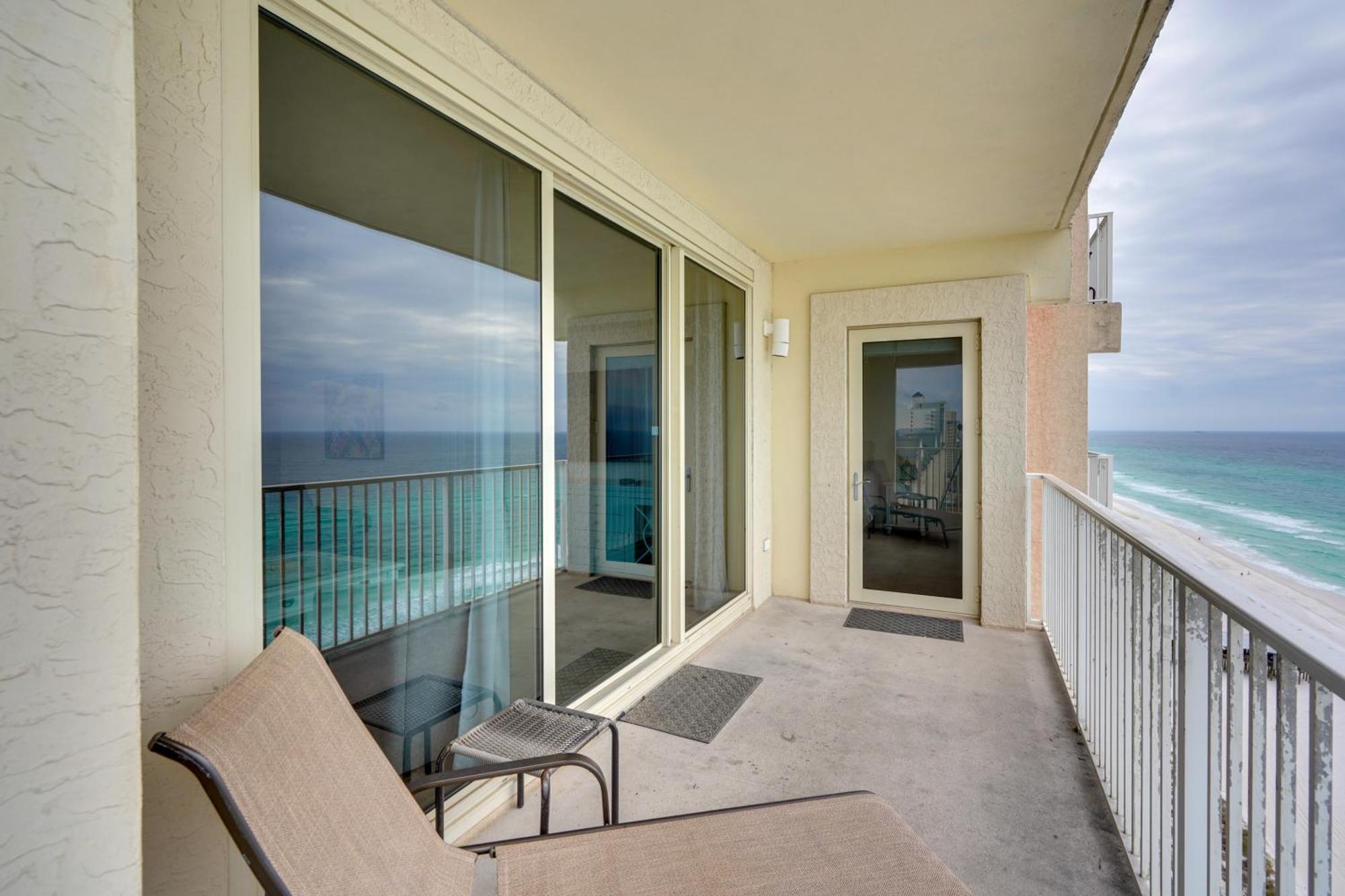 Beachfront Pcb With Ocean View, Pool Access! Apartment