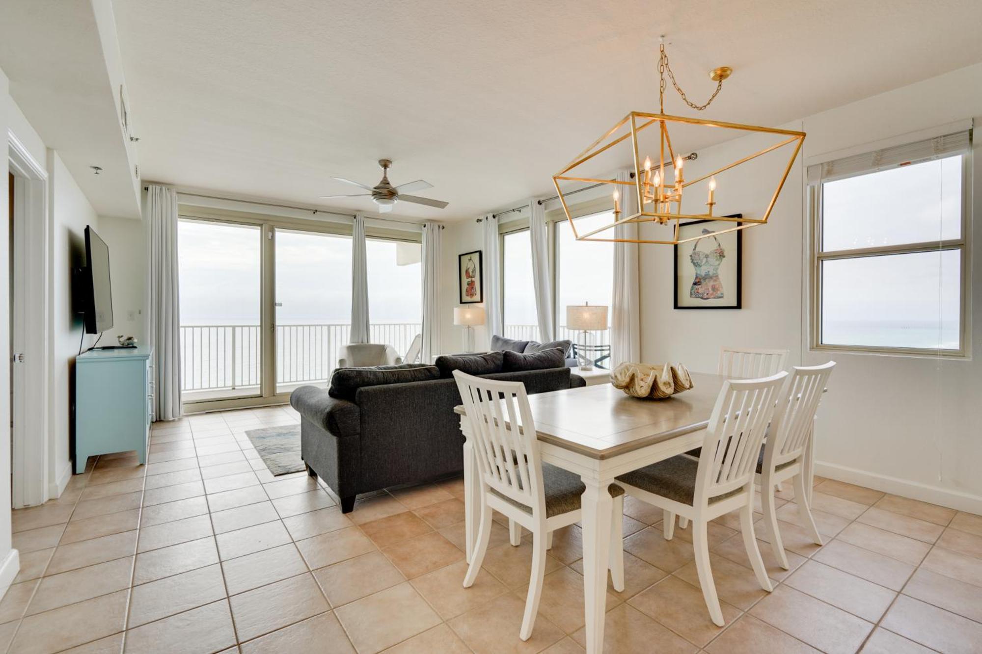 Beachfront Pcb With Ocean View, Pool Access! Apartment