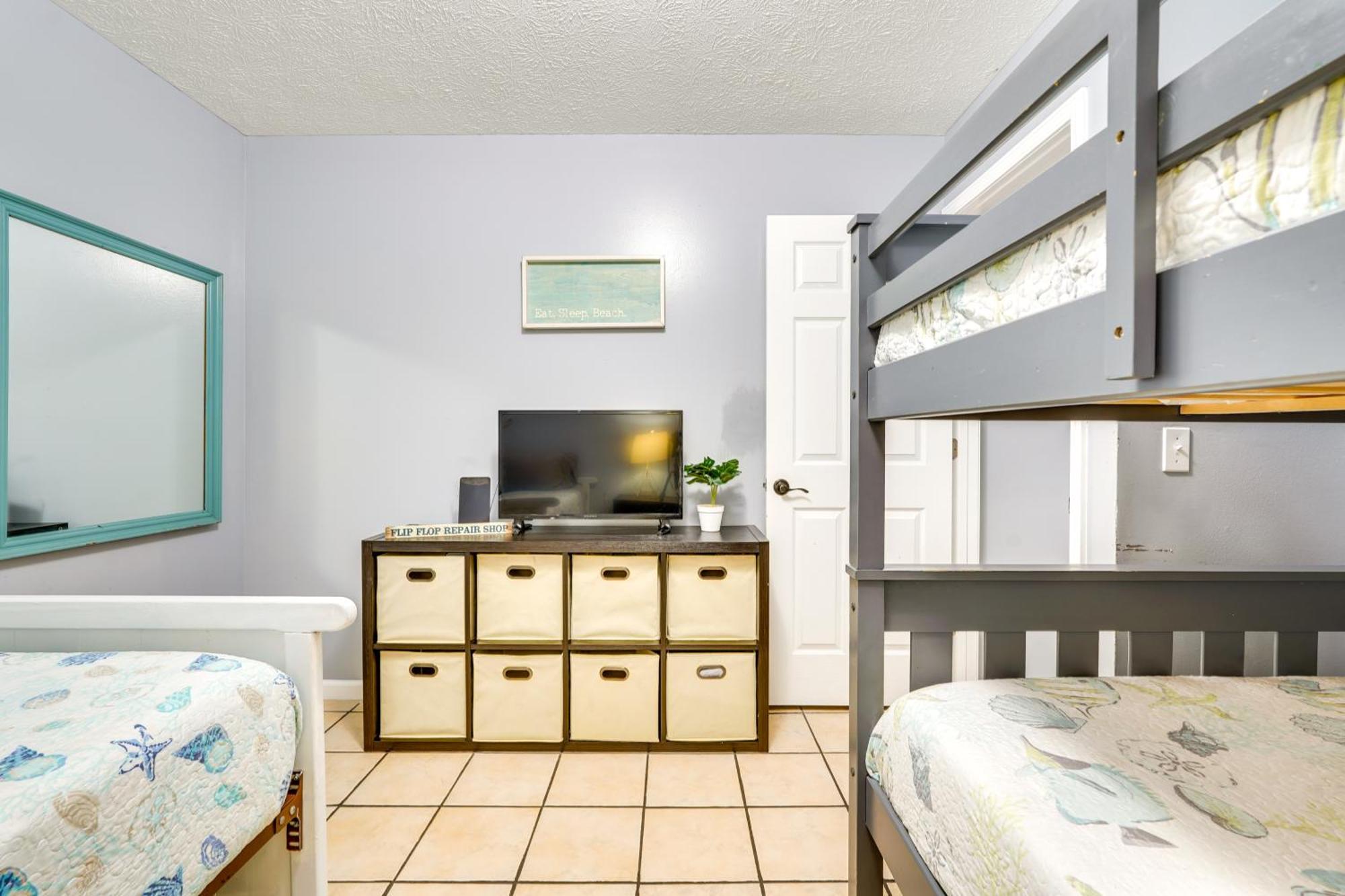 Pet-friendly Pcb Duplex - Walk To Beach! *
