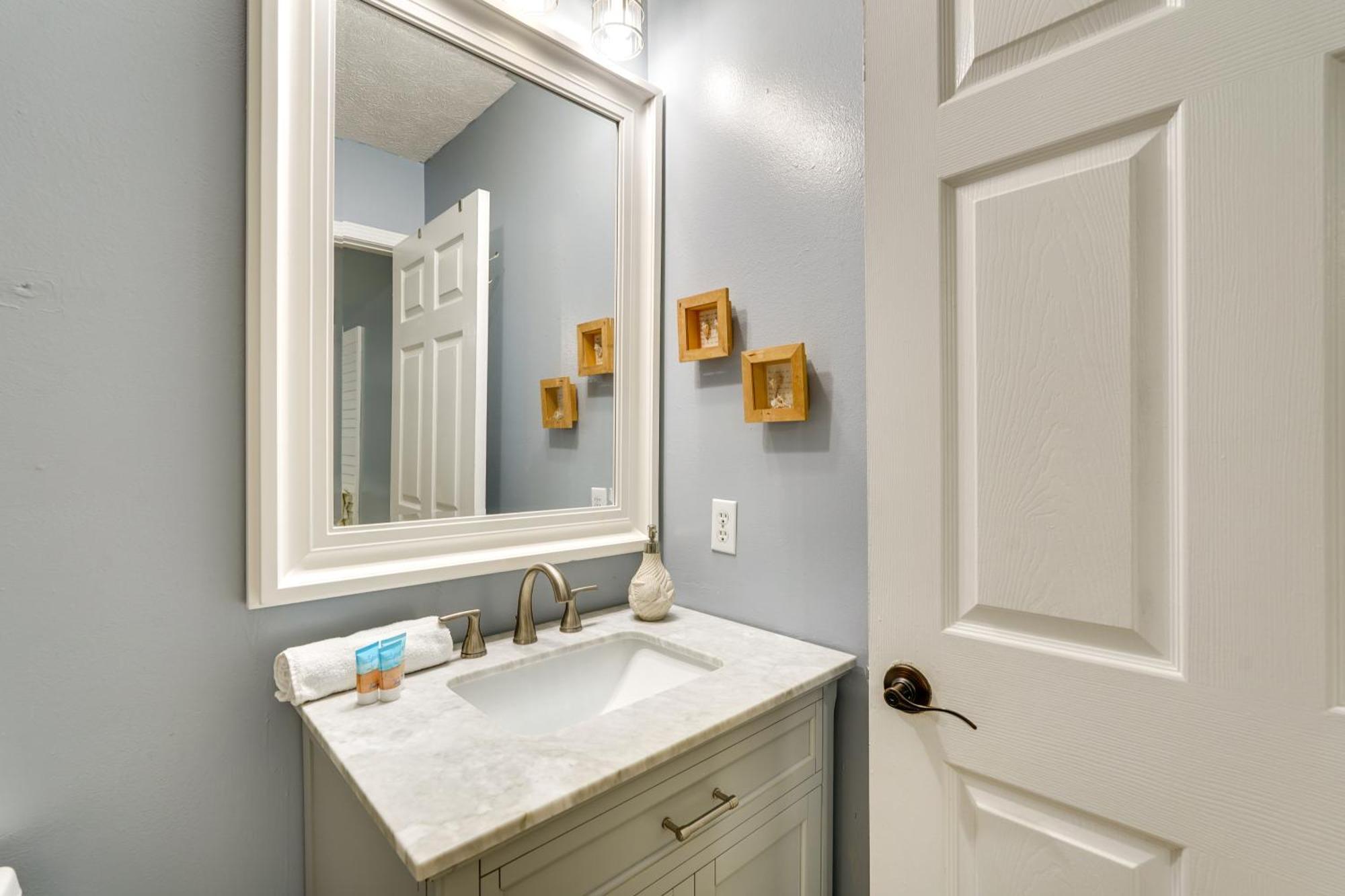 Pet-friendly Pcb Duplex - Walk To Beach!