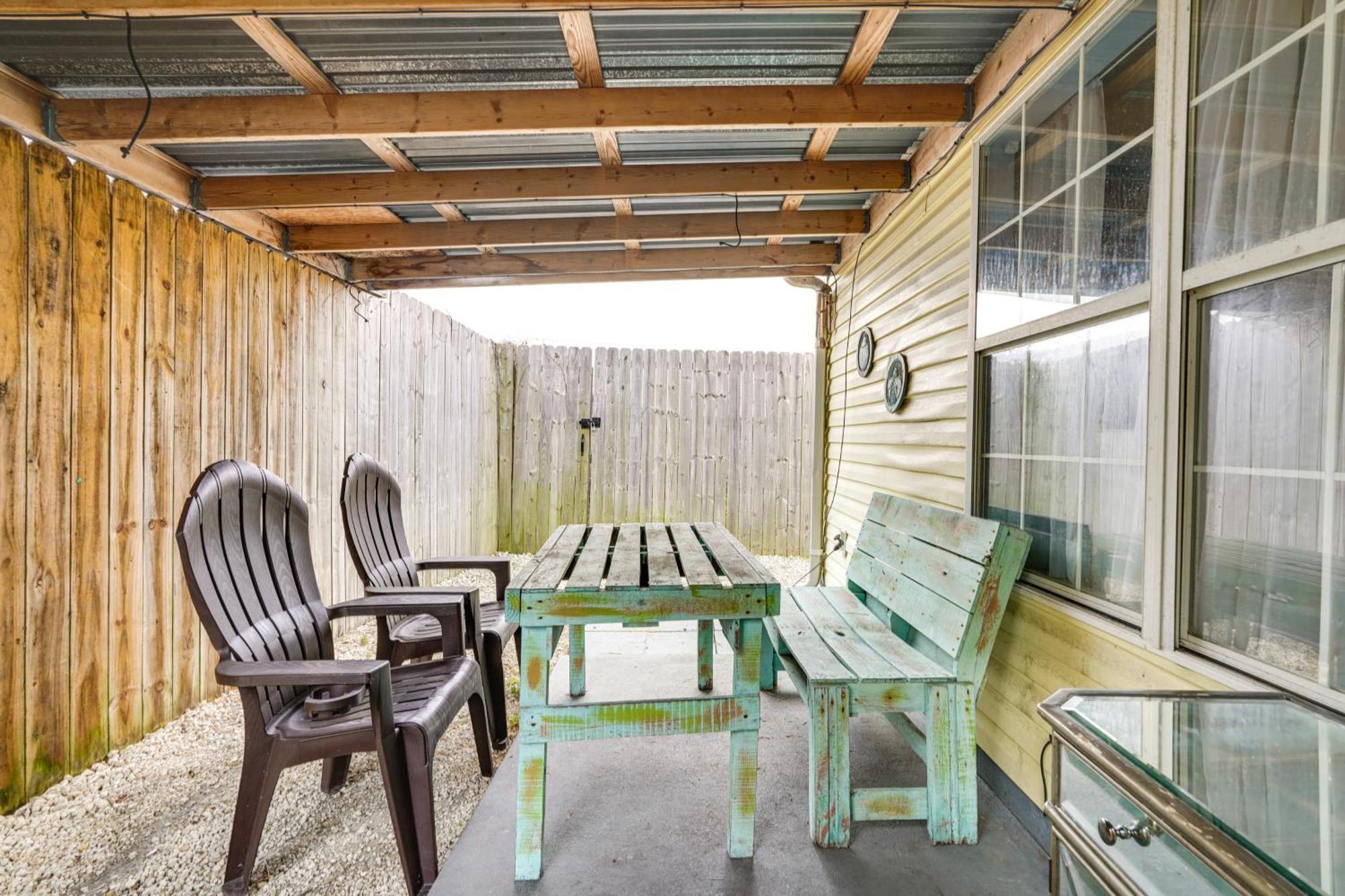 Pet-friendly Pcb Duplex - Walk To Beach! Holiday home