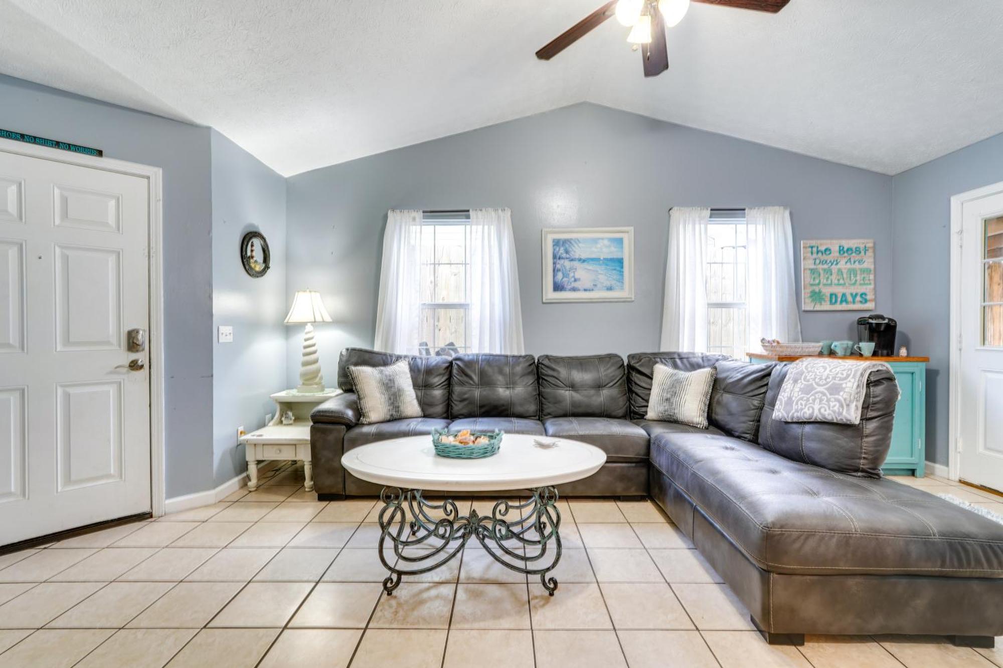 Pet-friendly Pcb Duplex - Walk To Beach!