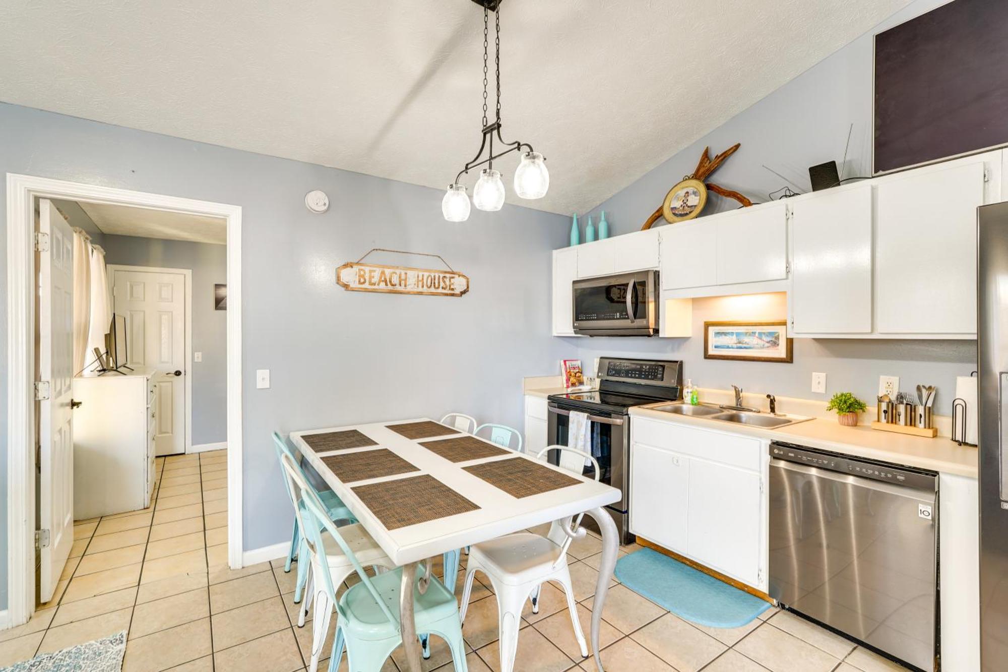 Pet-friendly Pcb Duplex - Walk To Beach! Holiday home Panama City Beach