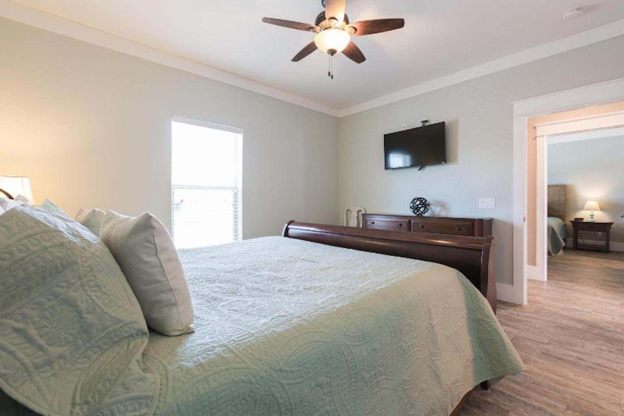 The Pelicans Nest - Beachfront 4 Bdrm 4 And Half Bath With Pool And Hot Tub! Holiday home Panama City Beach