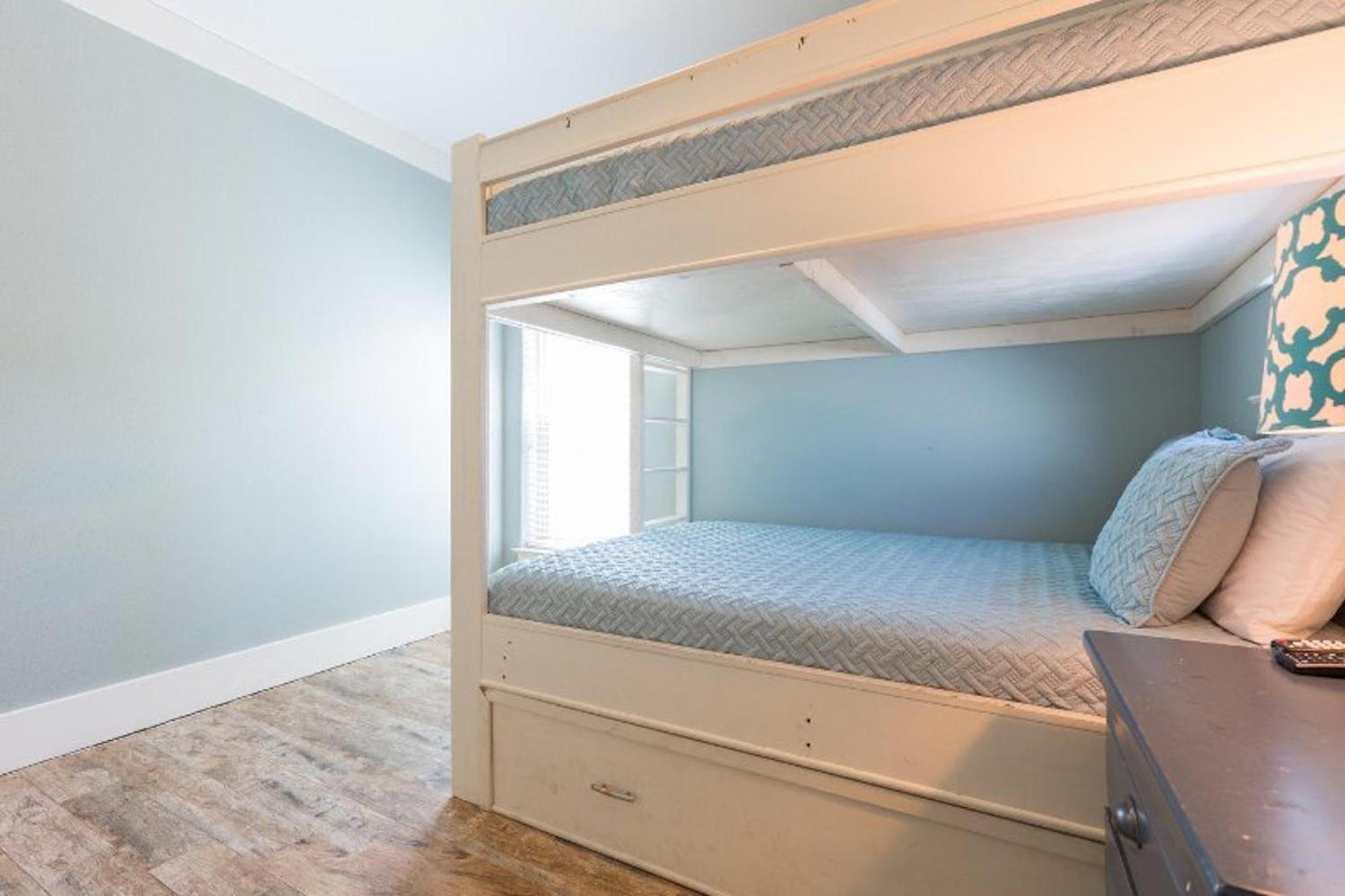 The Pelicans Nest - Beachfront 4 Bdrm 4 And Half Bath With Pool And Hot Tub! Holiday home *