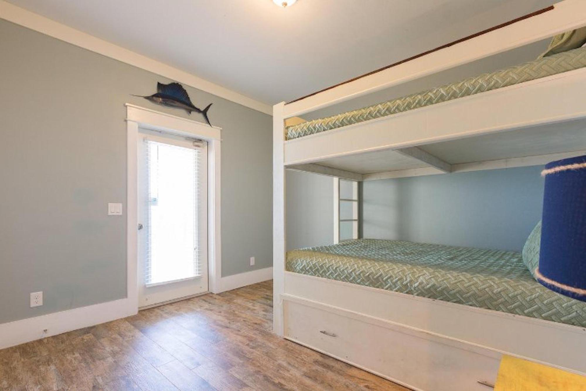 The Pelicans Nest - Beachfront 4 Bdrm 4 And Half Bath With Pool And Hot Tub! Holiday home