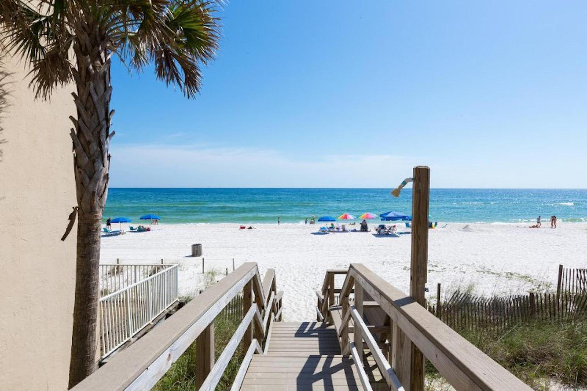 The Pelicans Nest - Beachfront 4 Bdrm 4 And Half Bath With Pool And Hot Tub! Holiday home