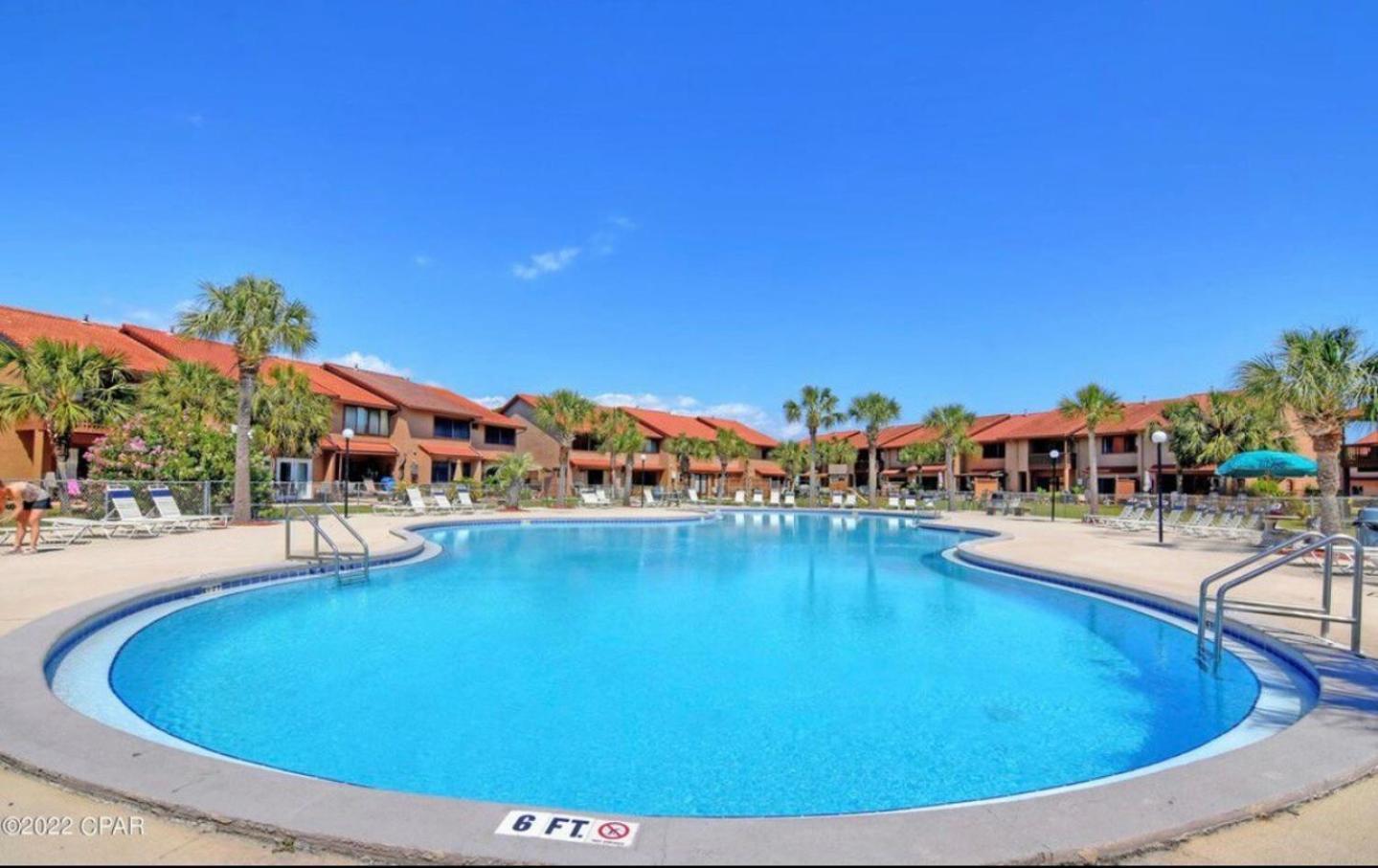 Holiday home Stylish 4br Canal View 11 Pools House *