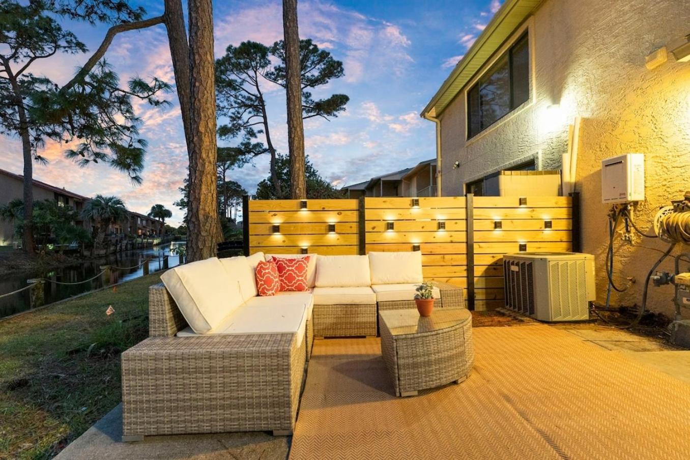 Stylish 4br Canal View 11 Pools House Holiday home