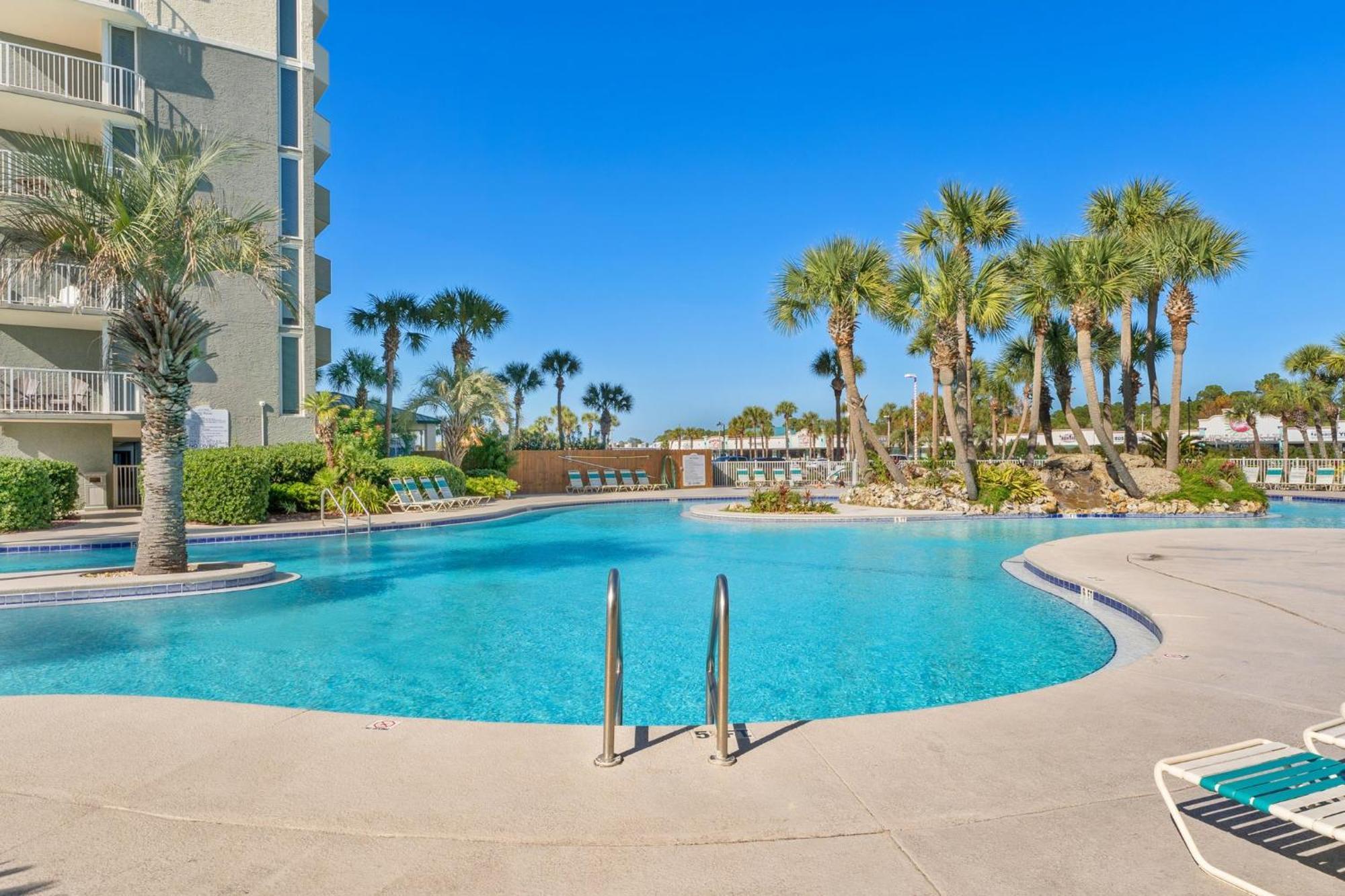 Long 607-4 Free Chairs With Your Panama City Beach