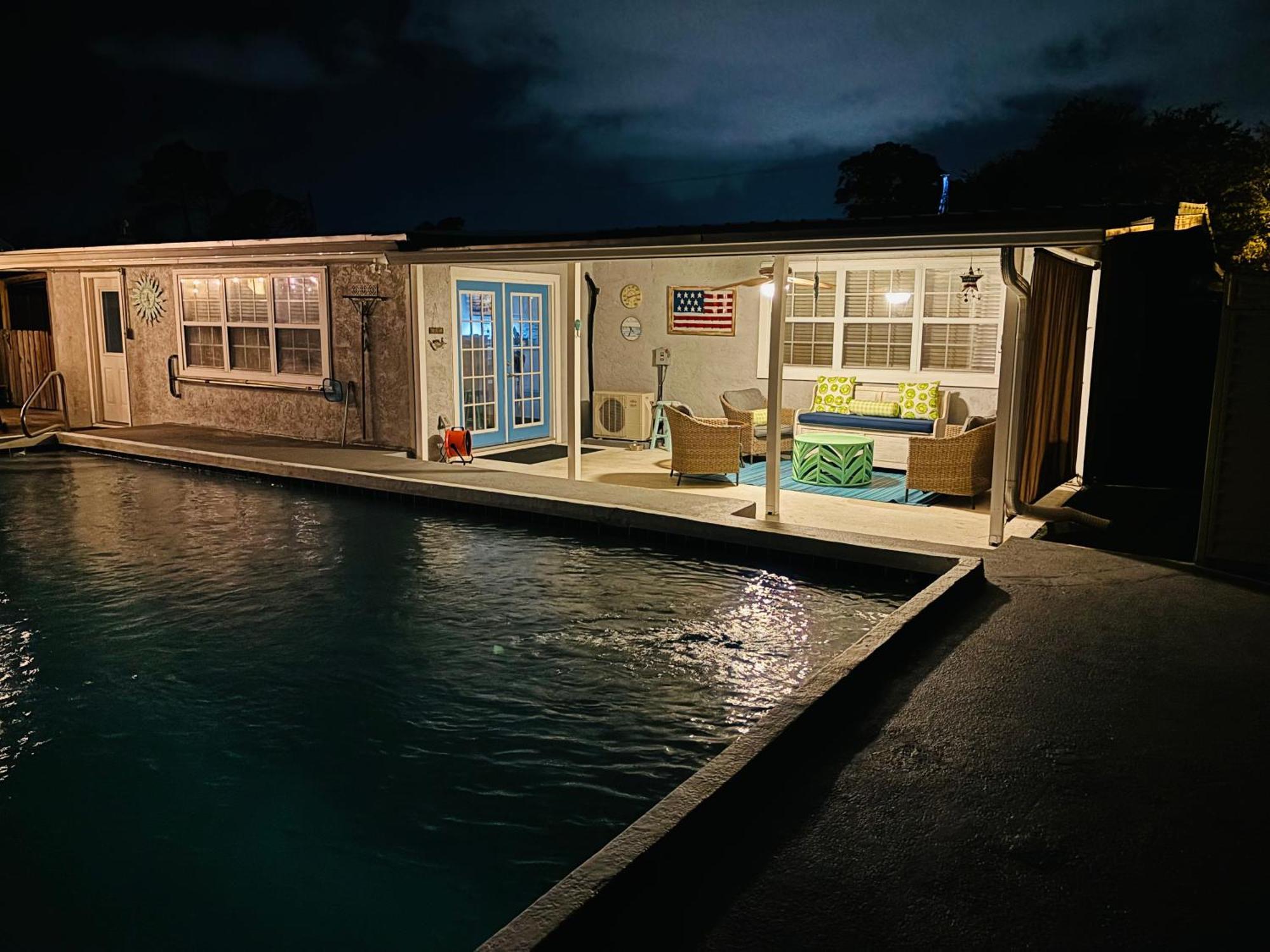 Happy Ours Pool Escape *