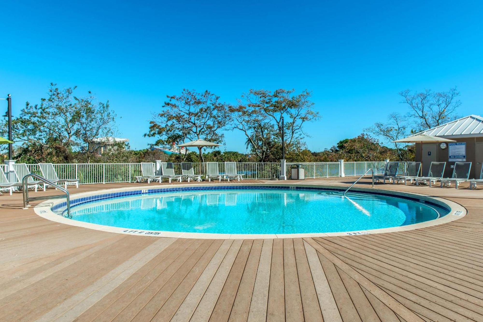 Holiday home Laketown Wharf 927