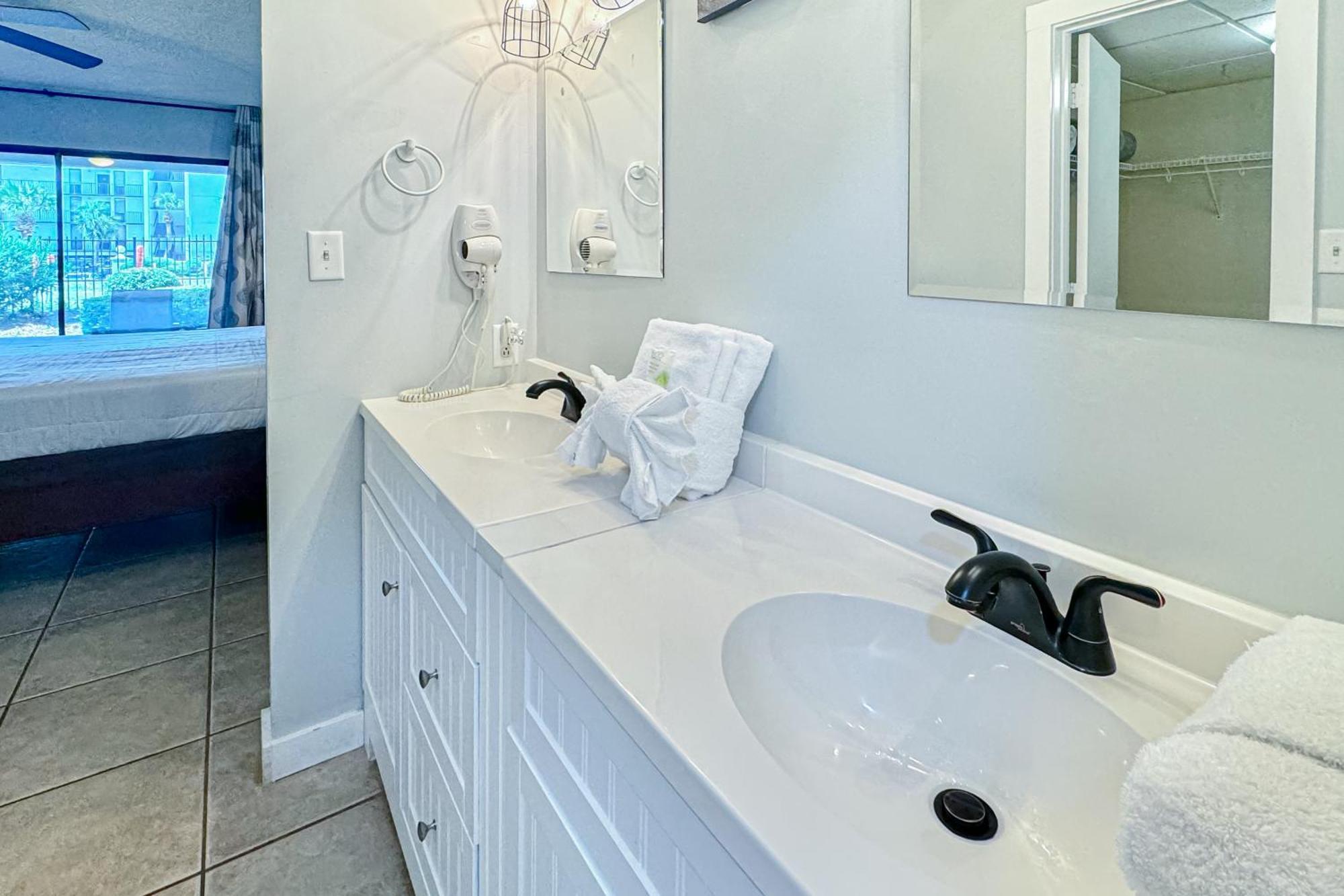 Edgewater Golf #3303 Apartment *