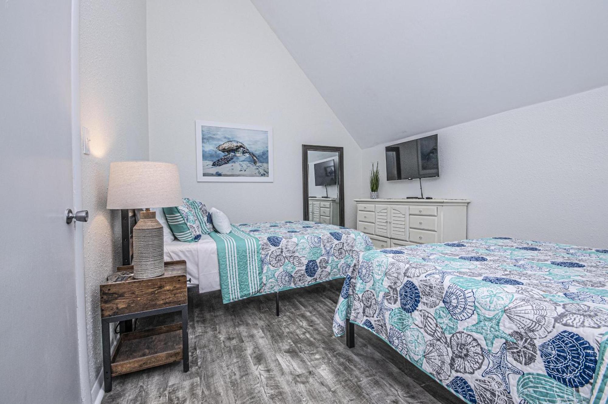 Seashore - Beautiful West End Townhome