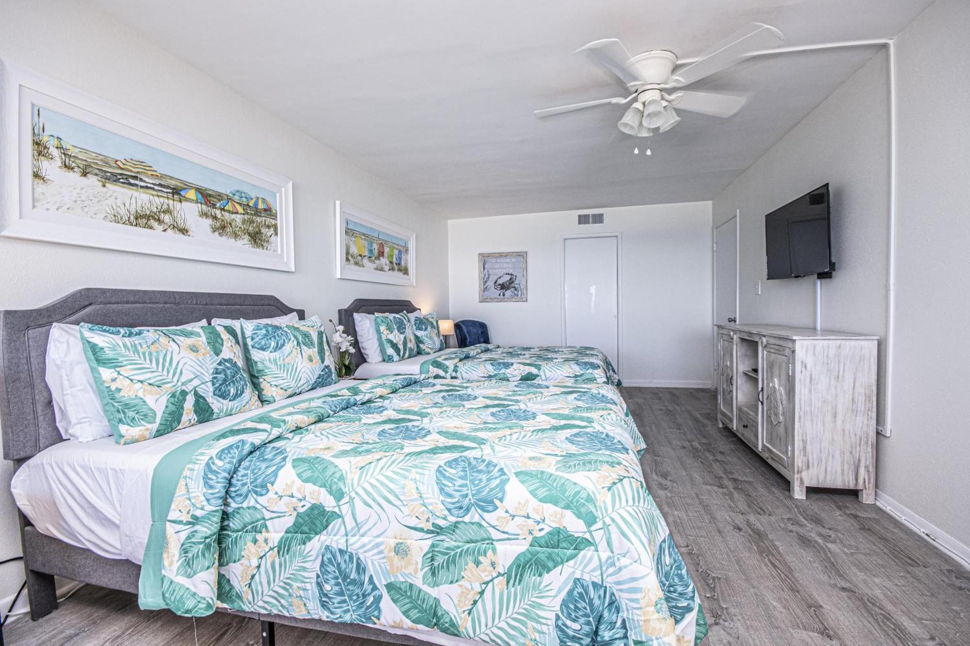 Seashore - Beautiful West End Townhome Apartment