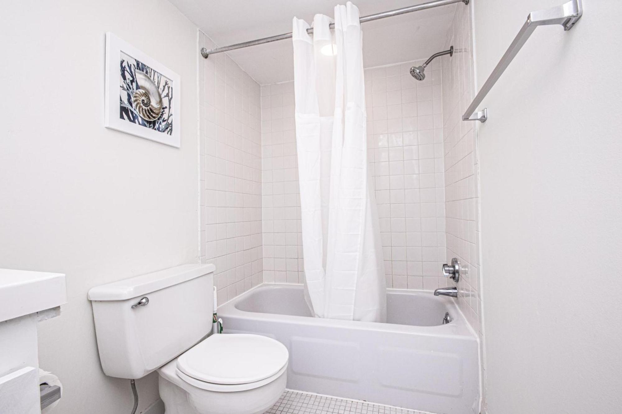 Seashore - Beautiful West End Townhome Apartment *