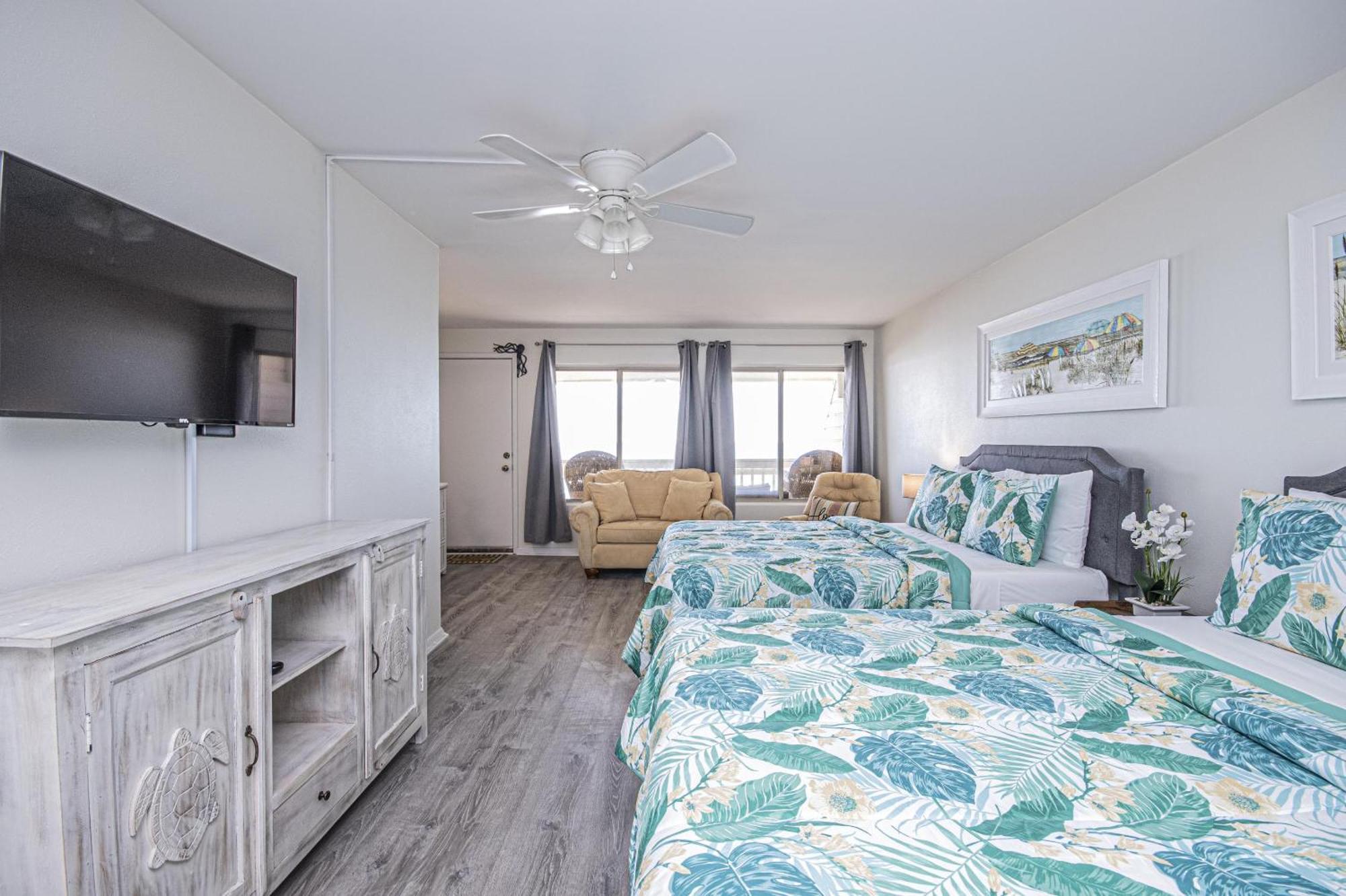 Seashore - Beautiful West End Townhome