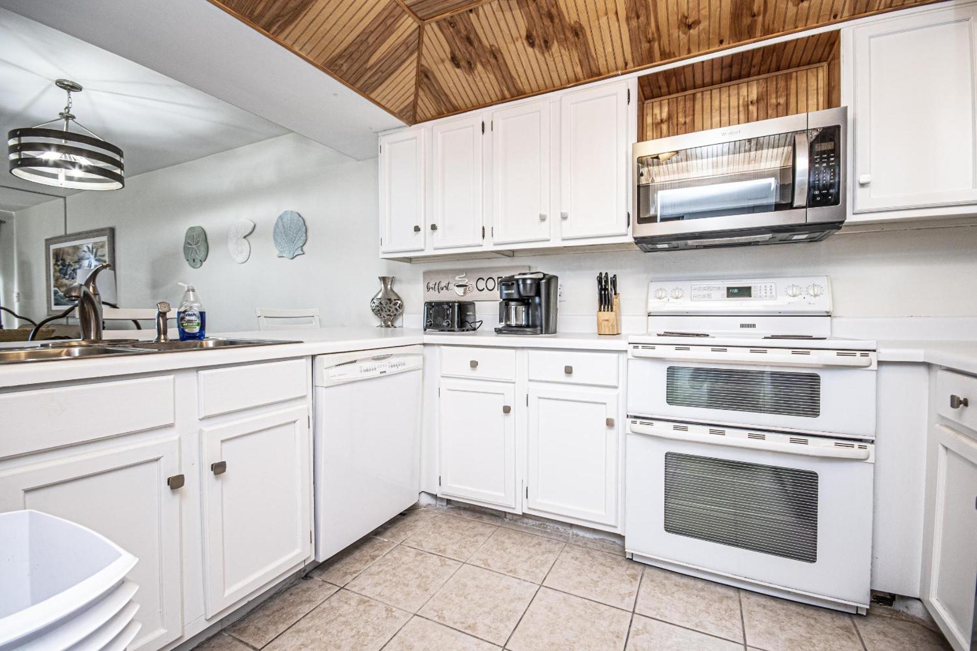 Apartment Seashore - Beautiful West End Townhome *