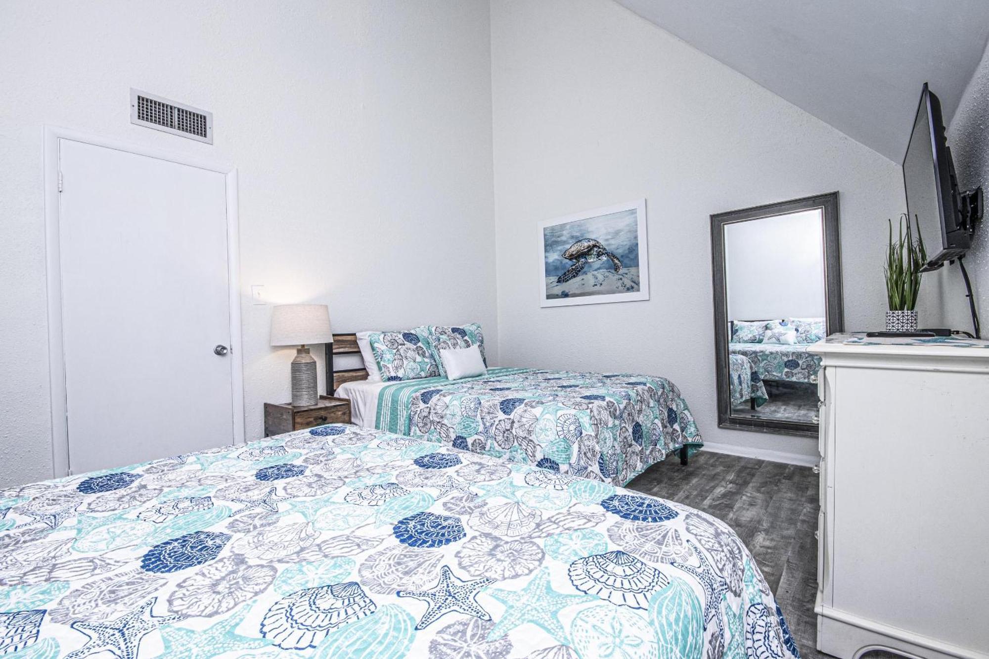 Seashore - Beautiful West End Townhome *