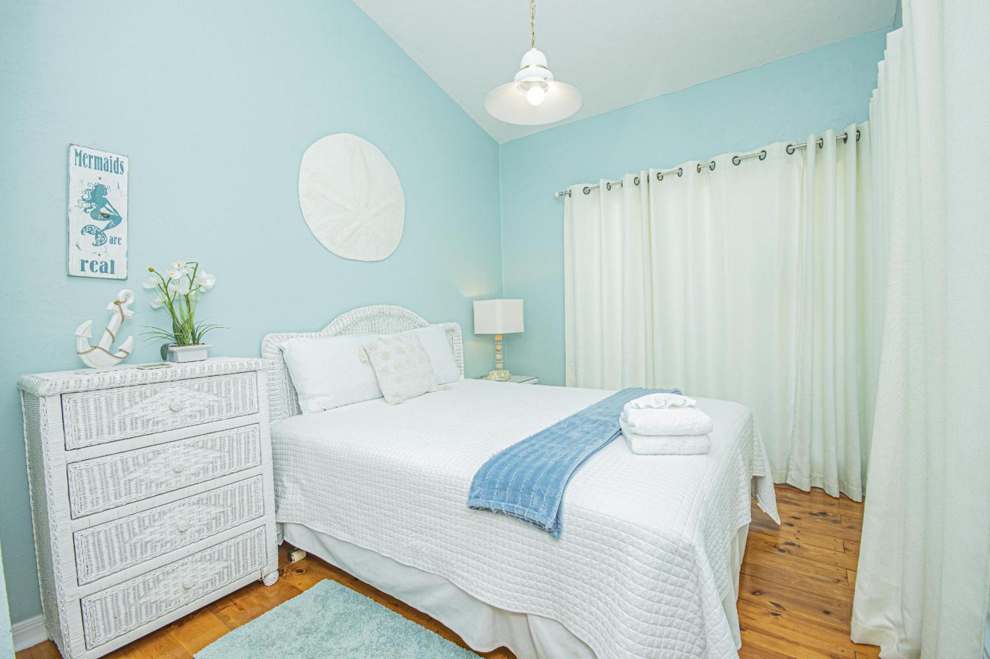 Dolphins Point - West End - Sleeps 12!