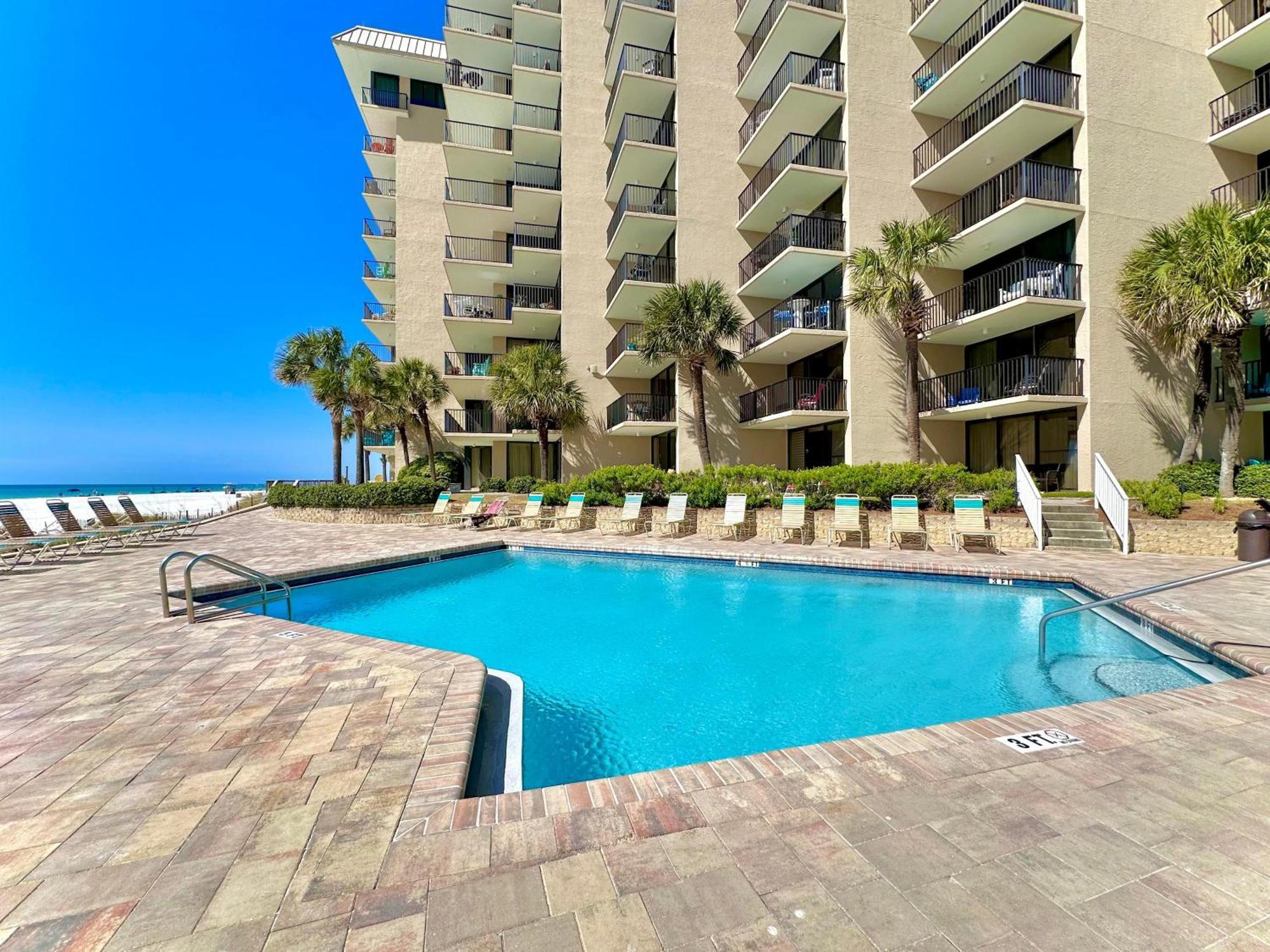 Pelican Walk 804