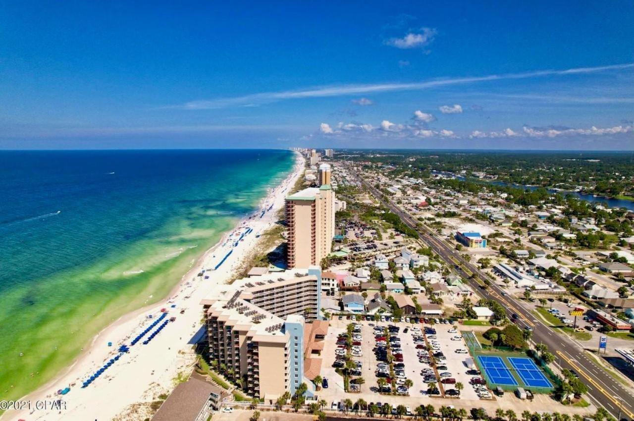 Pelican Walk 1009