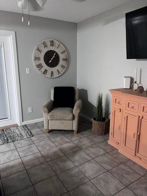 3 Bdrm Condo- 4 Pools, Hot Tub & Walk To *