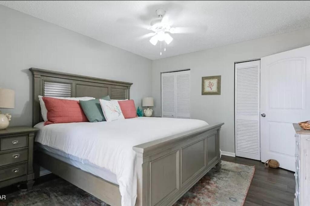 Apartment 3 Bdrm Condo- 4 Pools, Hot Tub & Walk To Panama City Beach