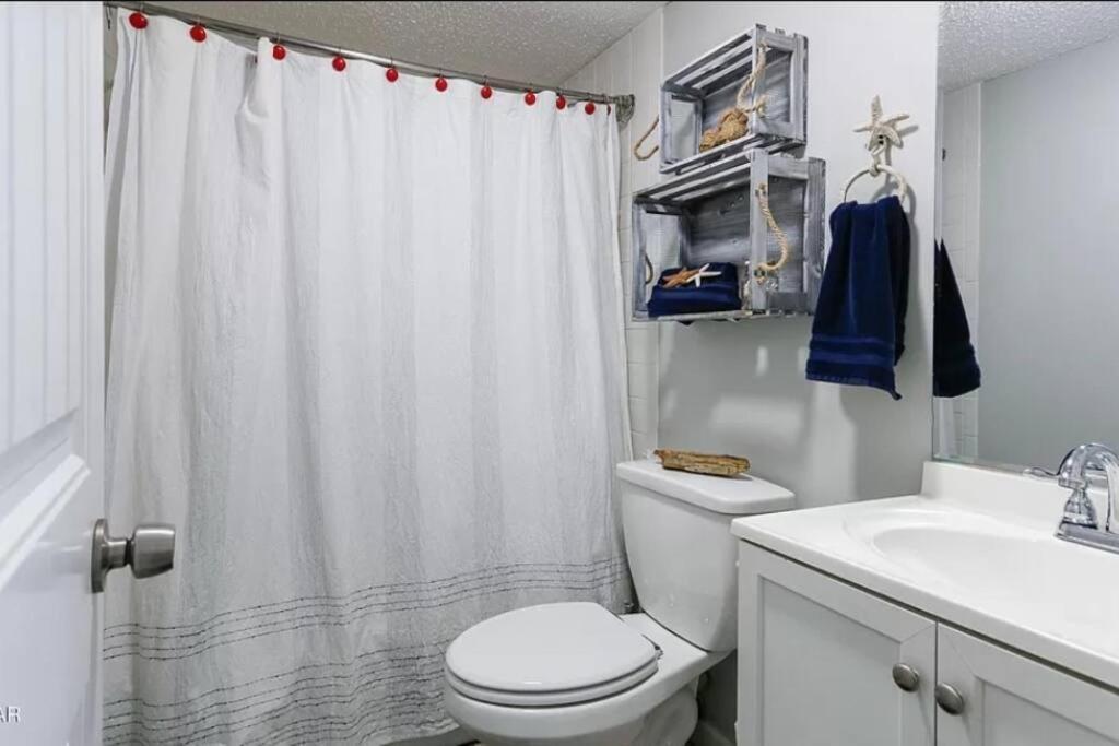 Apartment 3 Bdrm Condo- 4 Pools, Hot Tub & Walk To Panama City Beach