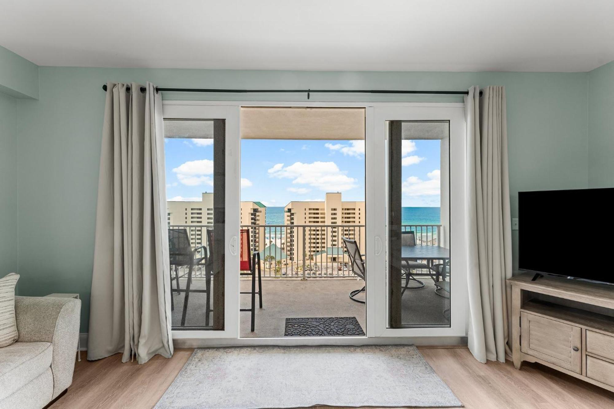 Living Right At Laketown Wharf #1016 By Nautical Holiday home *