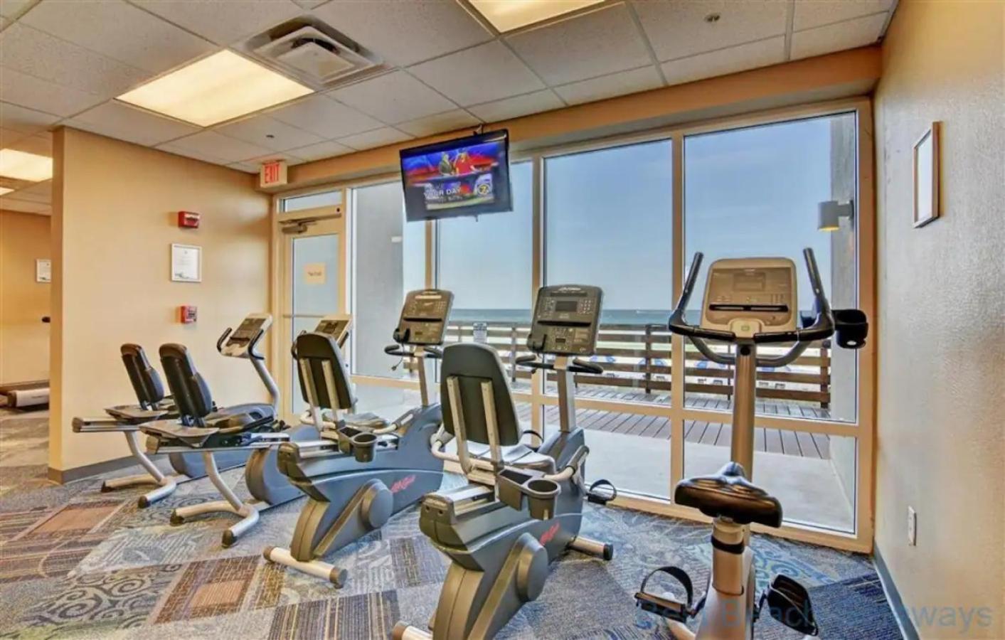Stunning Beachfront Condo, Walk To Pier Park,pools
