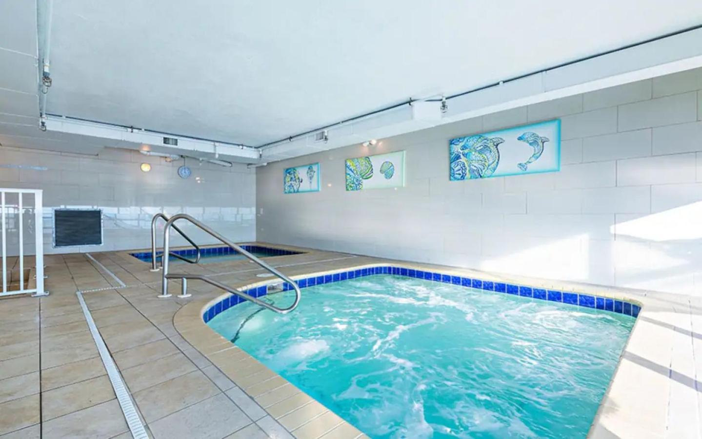 Holiday home Stunning Beachfront Condo, Walk To Pier Park,pools *