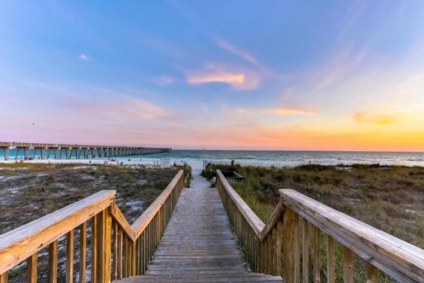 Stunning Beachfront Condo, Walk To Pier Park,pools Holiday home *