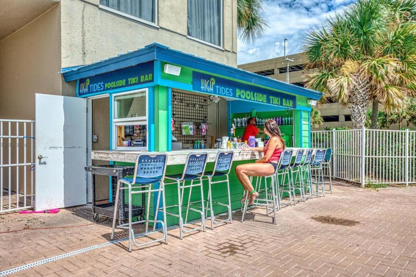 Stunning Beachfront Condo, Walk To Pier Park,pools Holiday home *