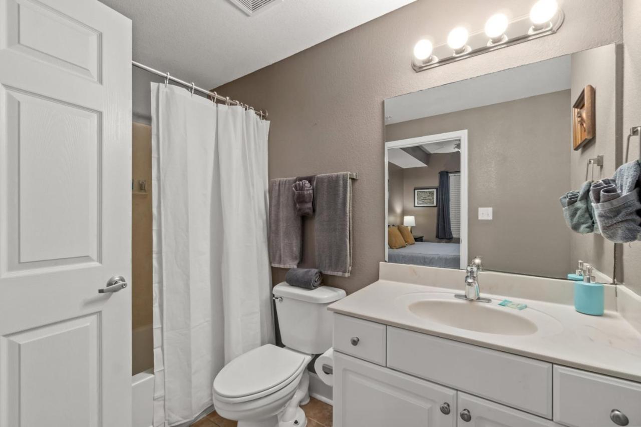 Holiday home Stunning Beachfront Condo, Walk To Pier Park,pools