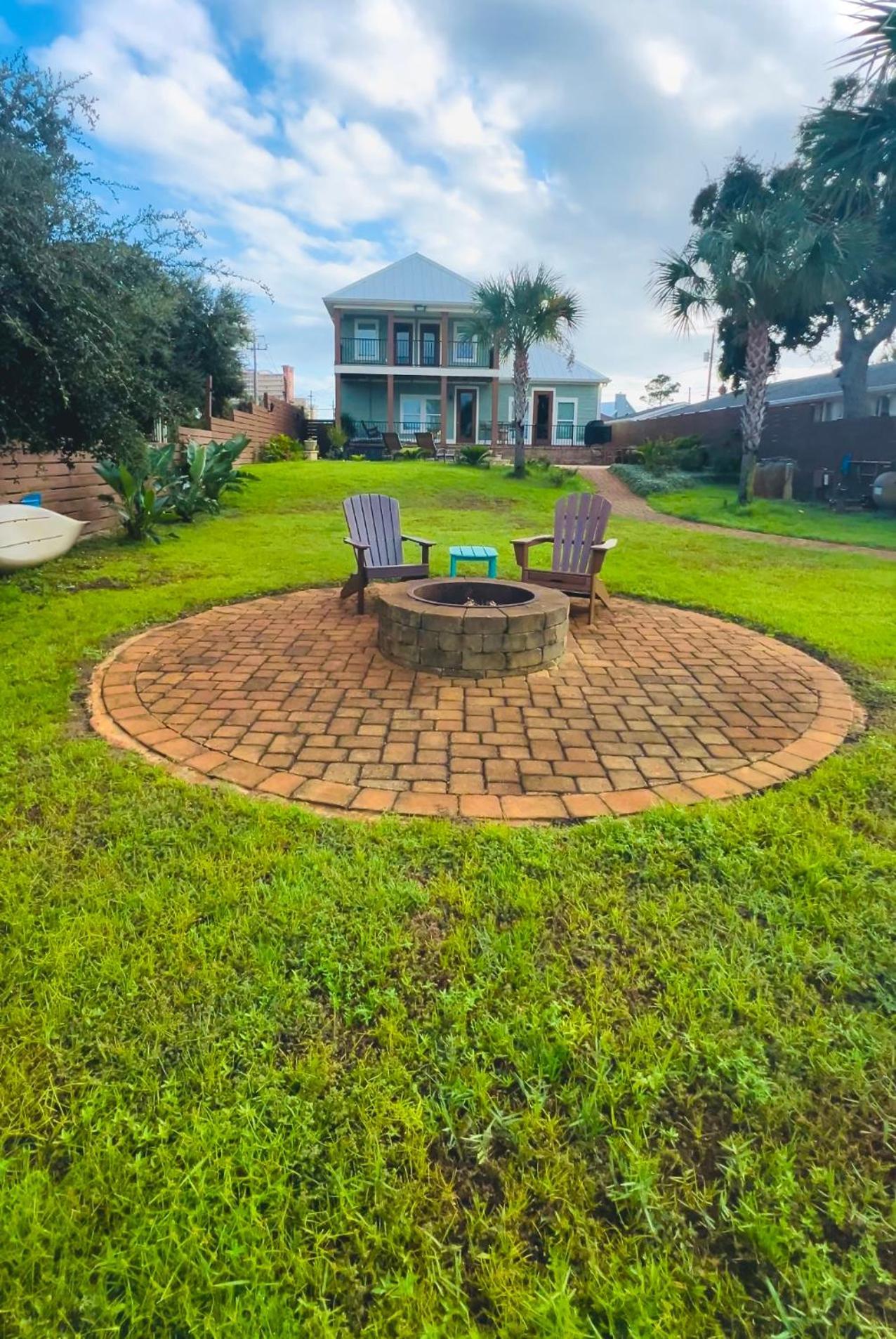Dancin On The Waves On Lagoon Boat Dock, Pool, Firepit Holiday home *