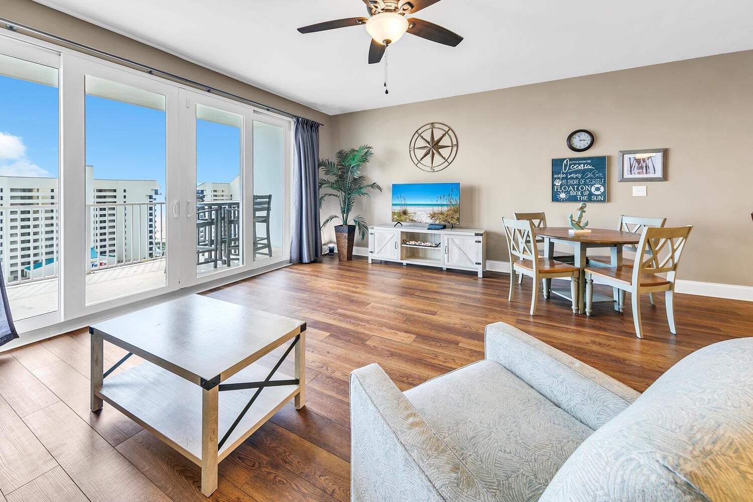 Laketown Wharf 903 Holiday home