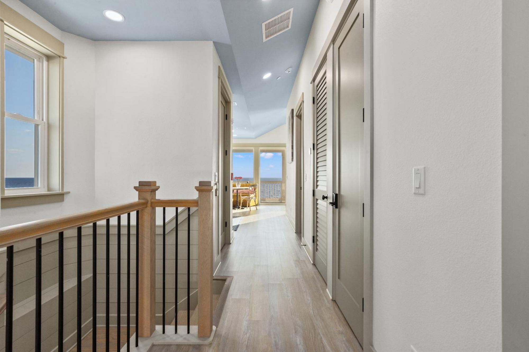 Pineapple Paradise! 6br 7ba Beachfront House! Private Pool! Grill! Sleeps 16! Holiday home Panama City Beach