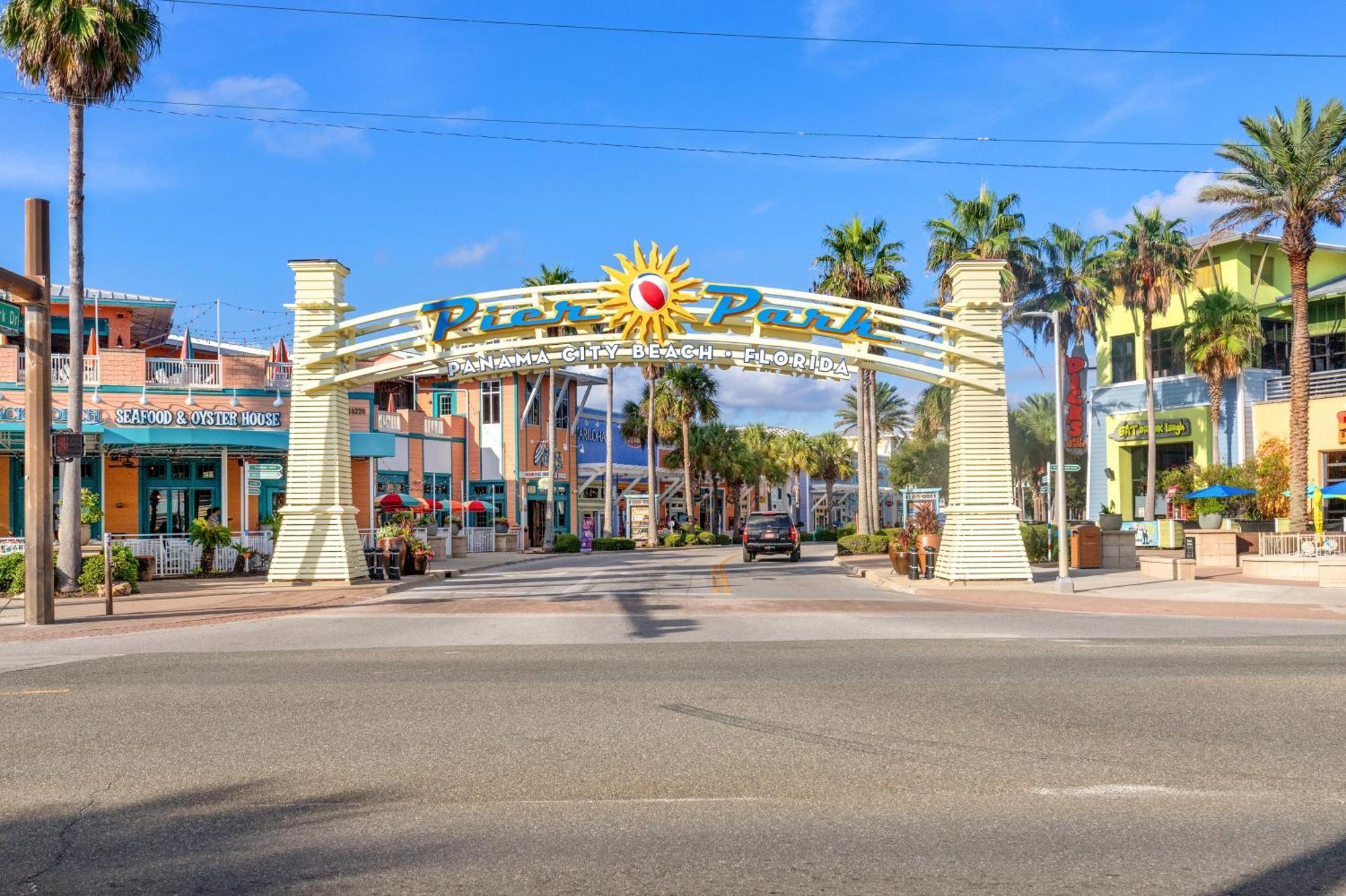Pineapple Paradise! 6br 7ba Beachfront House! Private Pool! Grill! Sleeps 16! Panama City Beach