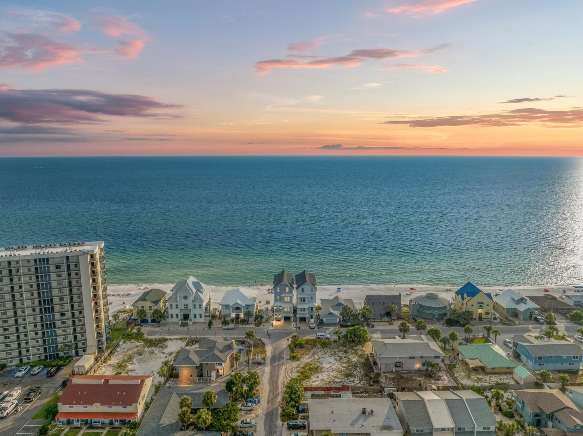 Pineapple Paradise! 6br 7ba Beachfront House! Private Pool! Grill! Sleeps 16!