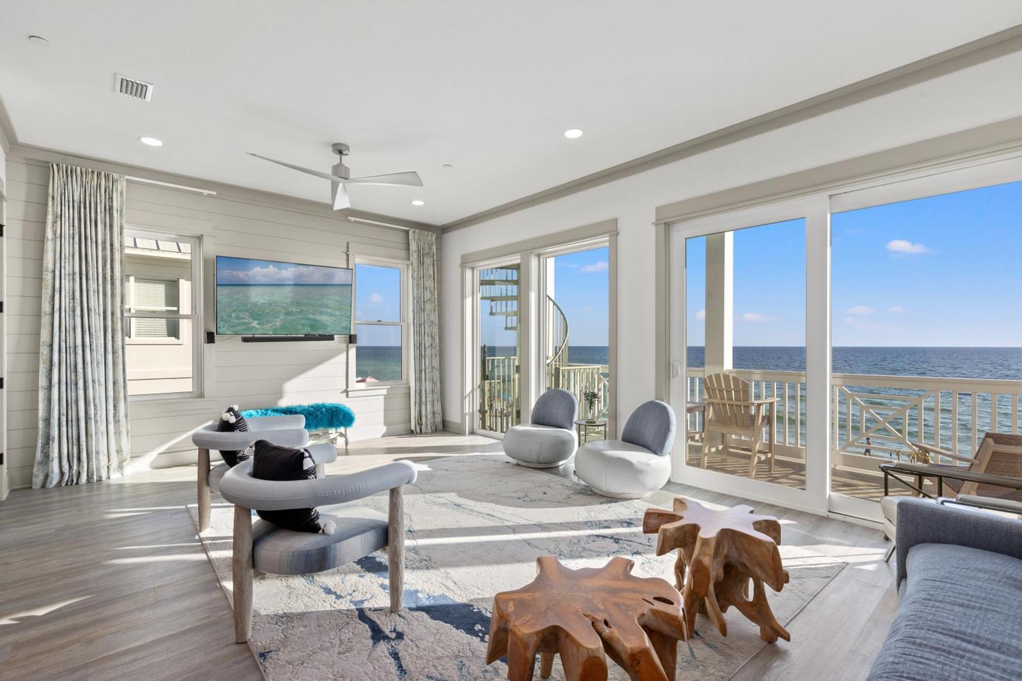 Pineapple Paradise! 6br 7ba Beachfront House! Private Pool! Grill! Sleeps 16! Holiday home *
