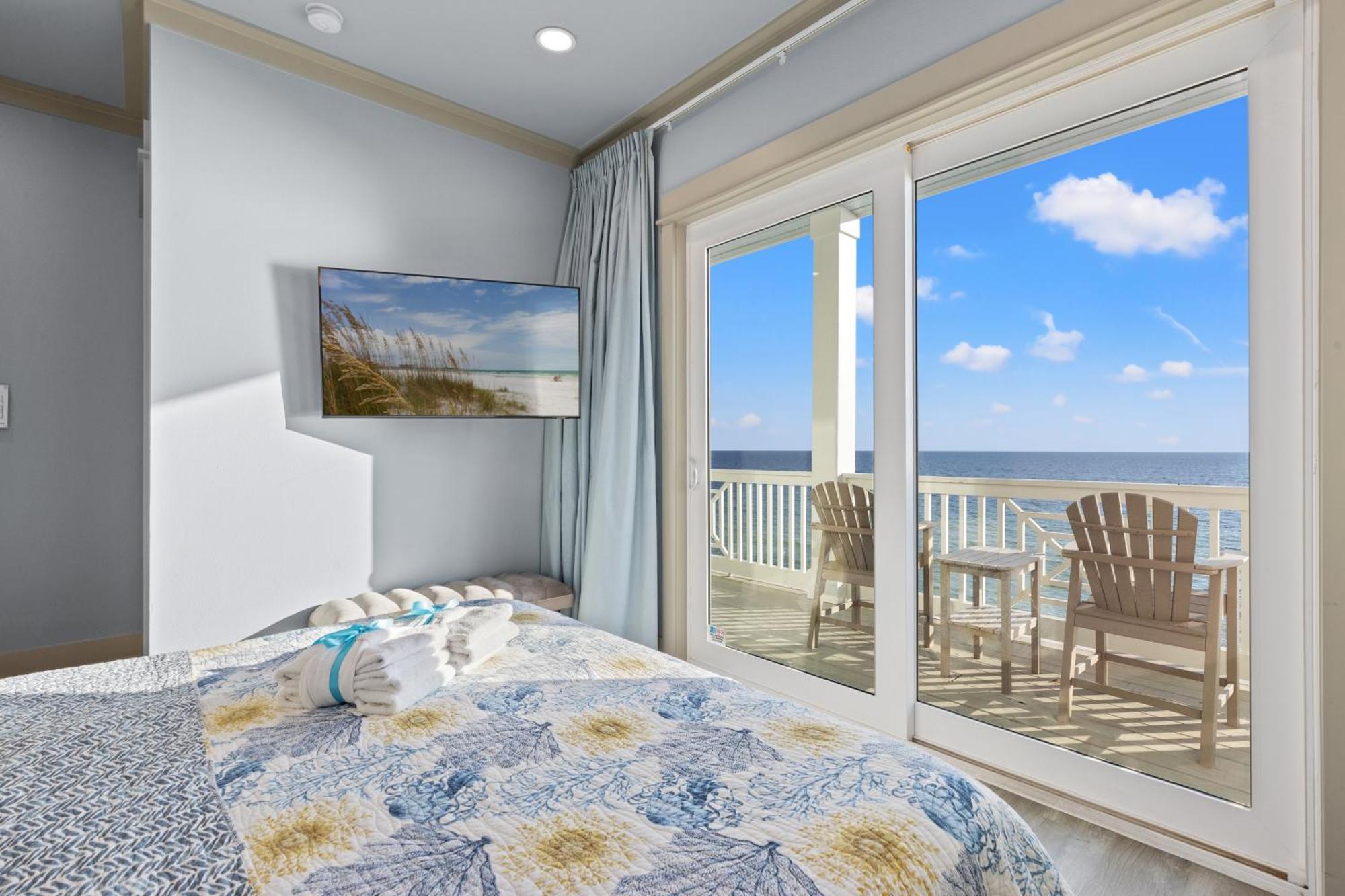 Pineapple Paradise! 6br 7ba Beachfront House! Private Pool! Grill! Sleeps 16! Panama City Beach