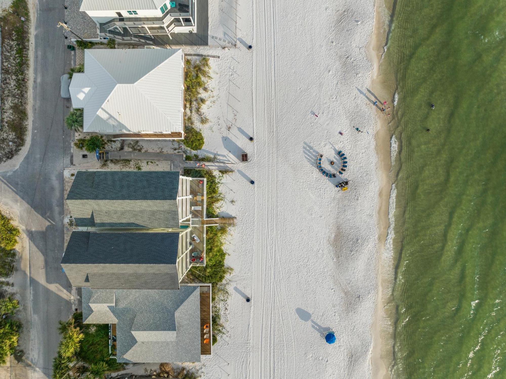 Holiday home Pineapple Paradise! 6br 7ba Beachfront House! Private Pool! Grill! Sleeps 16! *