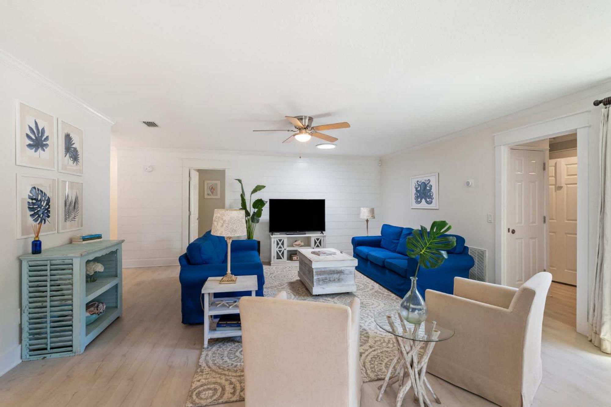 Holiday home Laguna Breeze-pet Friendly, Short Walk To