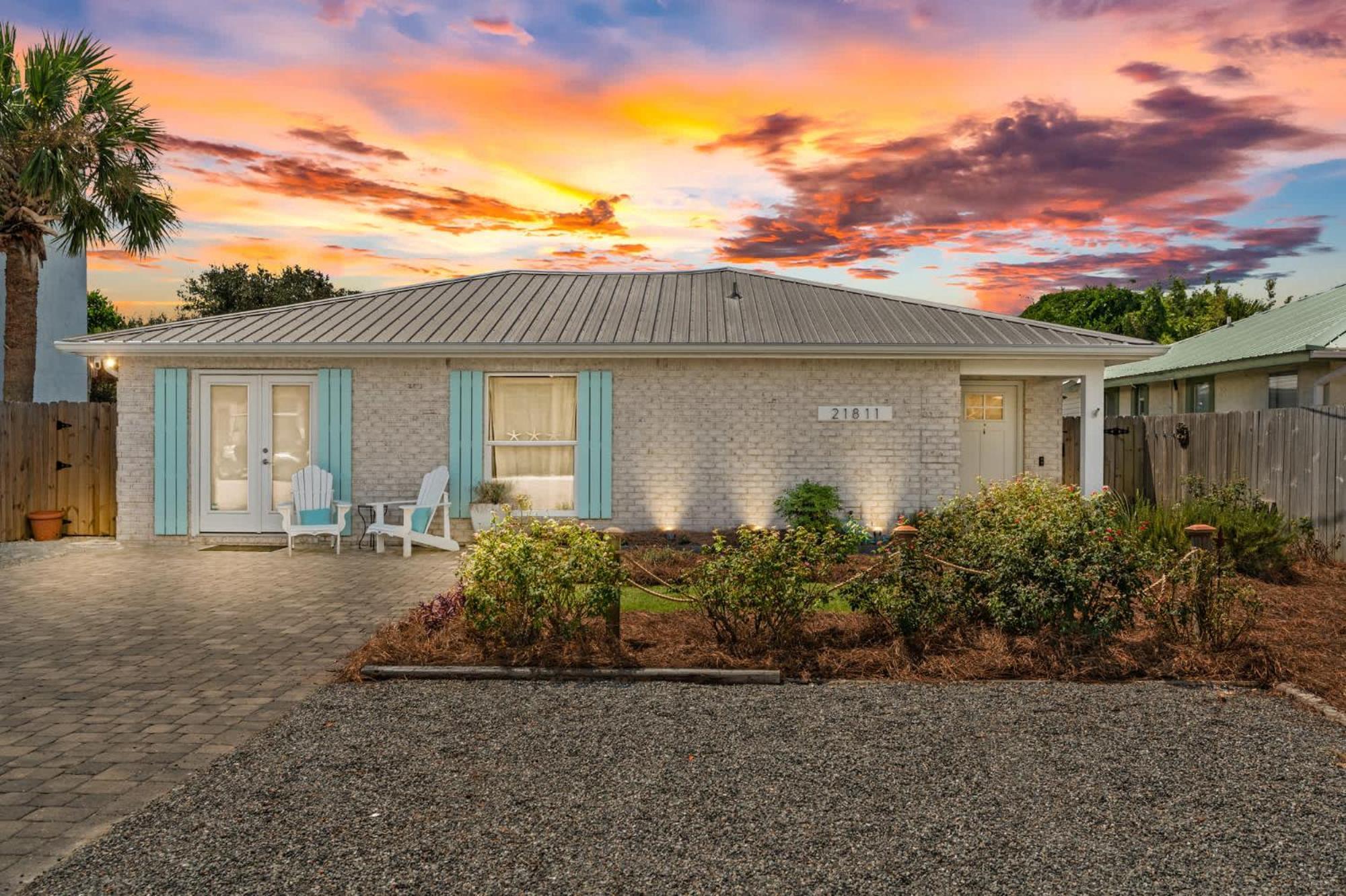 Holiday home Laguna Breeze-pet Friendly, Short Walk To