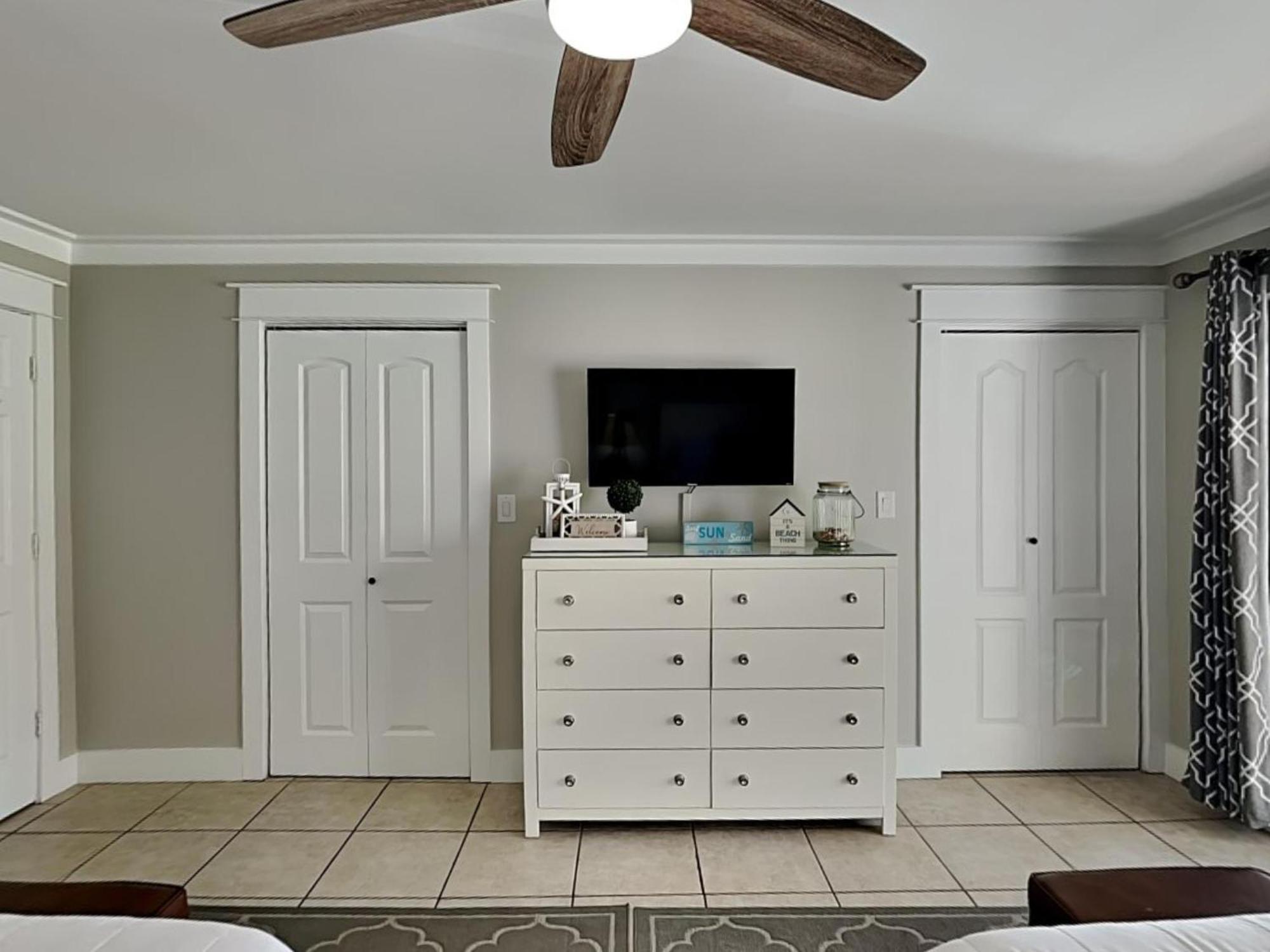 Edgewater 909 Apartment