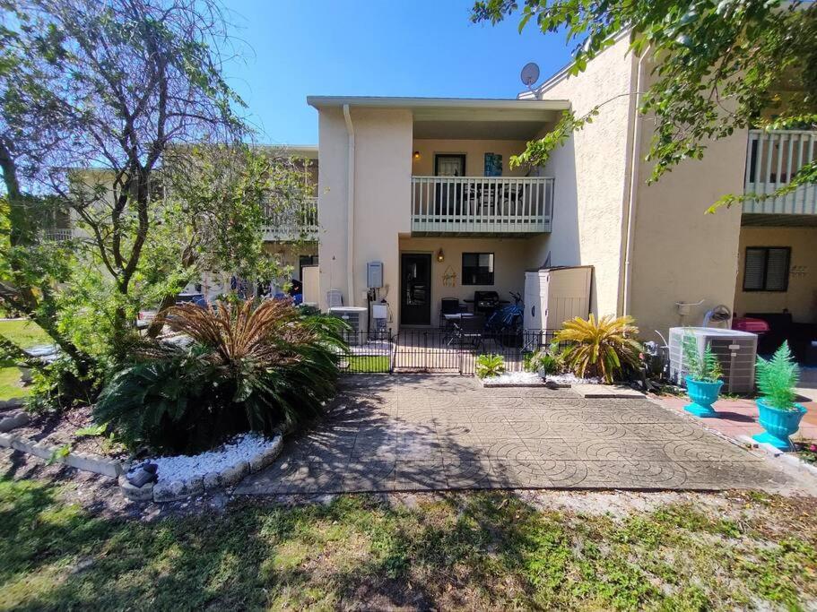 Pets Free! Fenced! Parking For 2! 11 Pools! *