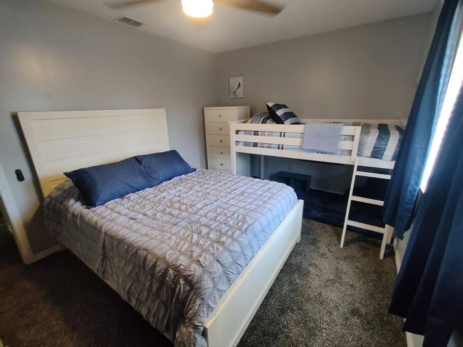 Pets Free! Fenced! Parking For 2! 11 Pools! Panama City Beach